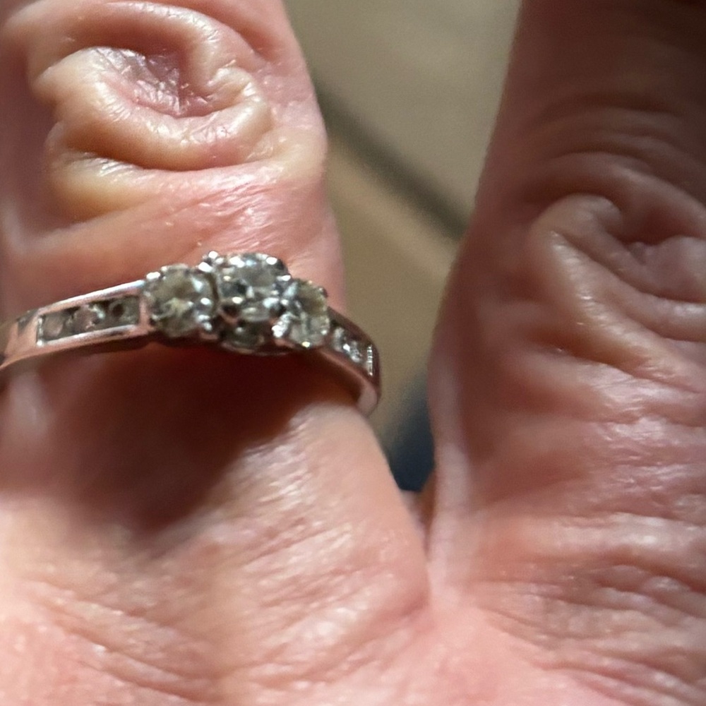 14K White Gold Diamond Ring
Size 9.5 with white gold ring guard - Picture 6 of 12